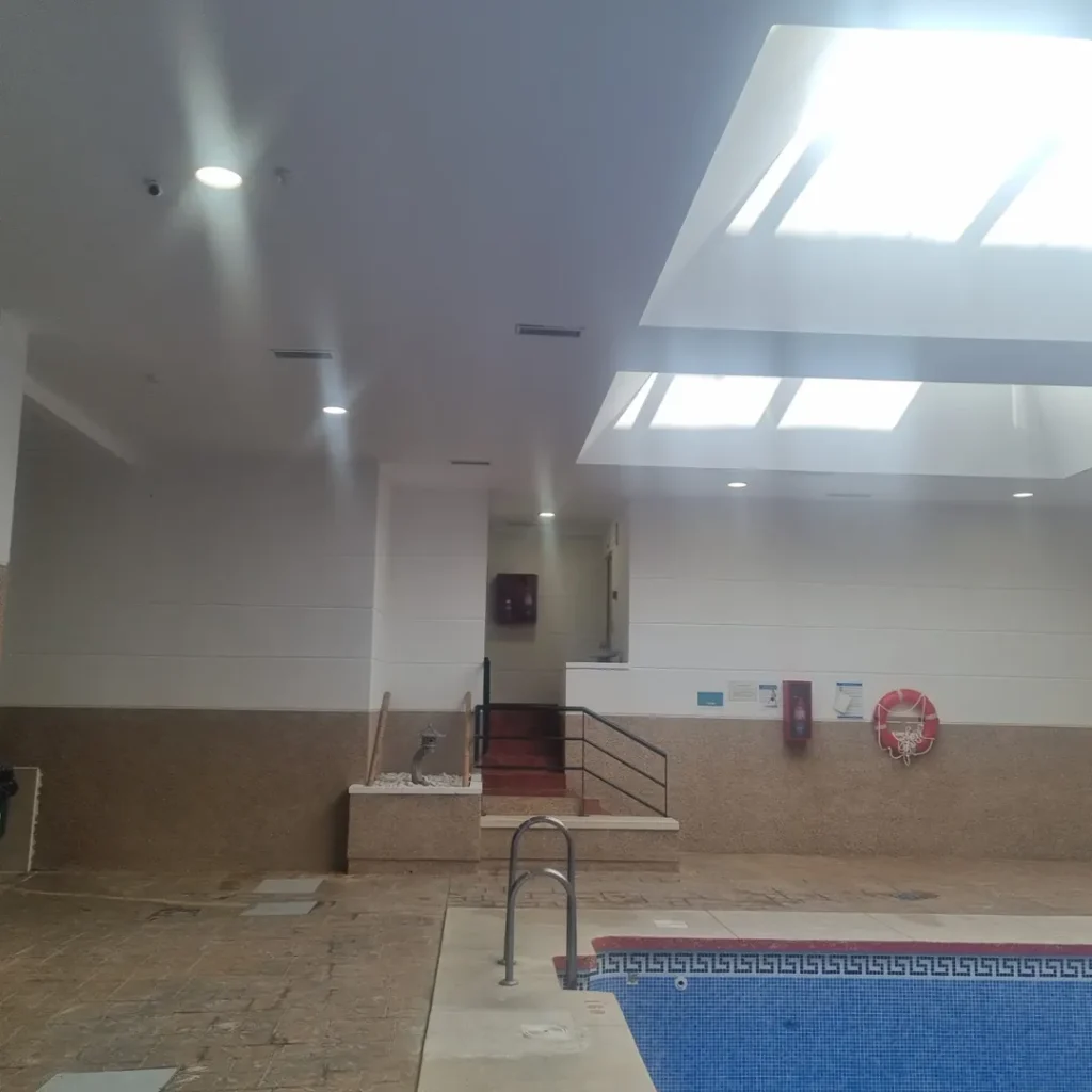Pintores trabajando en una casa en Mijas