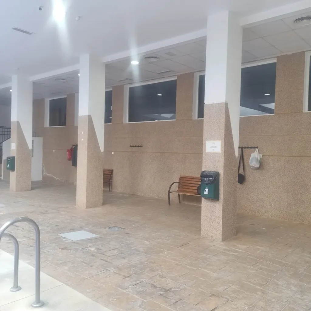 Pintores trabajando en una casa en Mijas